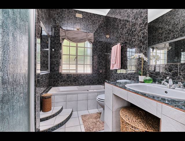 4 BEDROOM HOUSE FOR SALE IN STRUBENSVALLEI